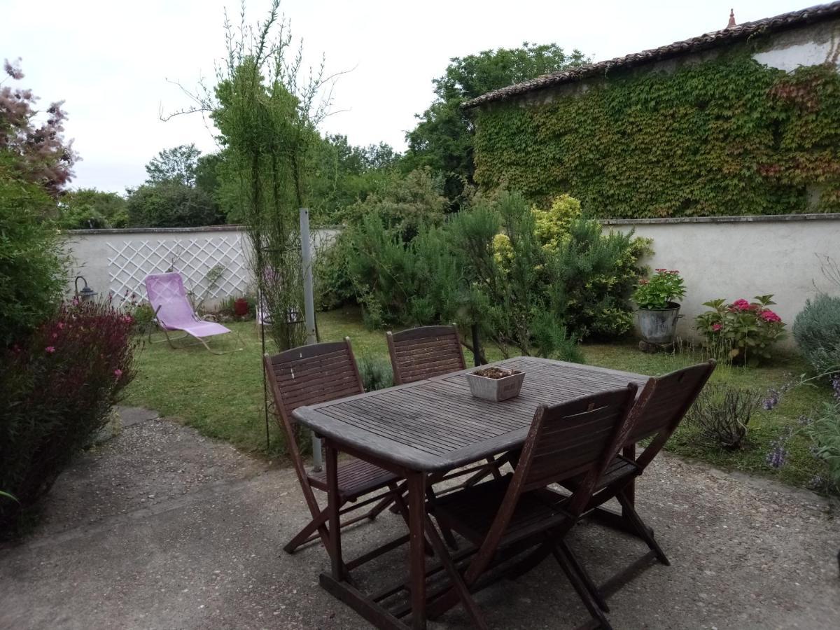 Les Gites Du Veau D'Or Ozillac Exterior photo