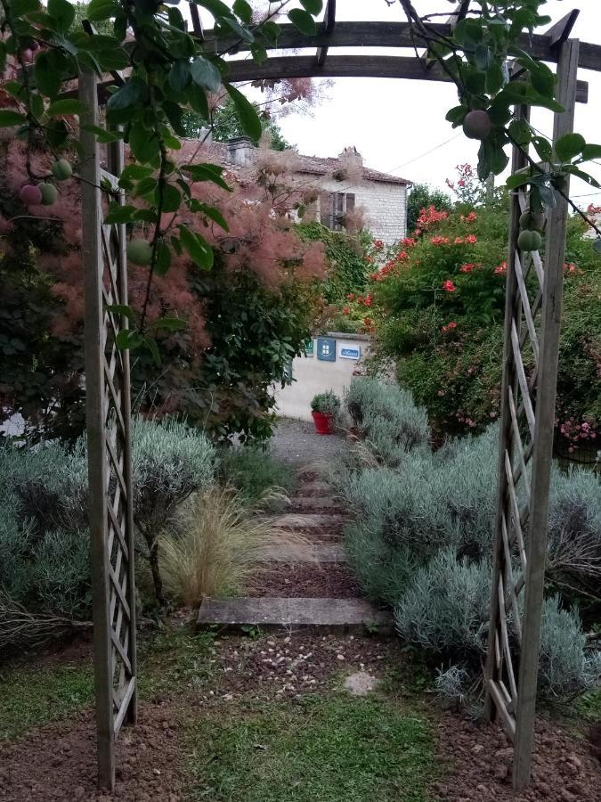 Les Gites Du Veau D'Or Ozillac Exterior photo